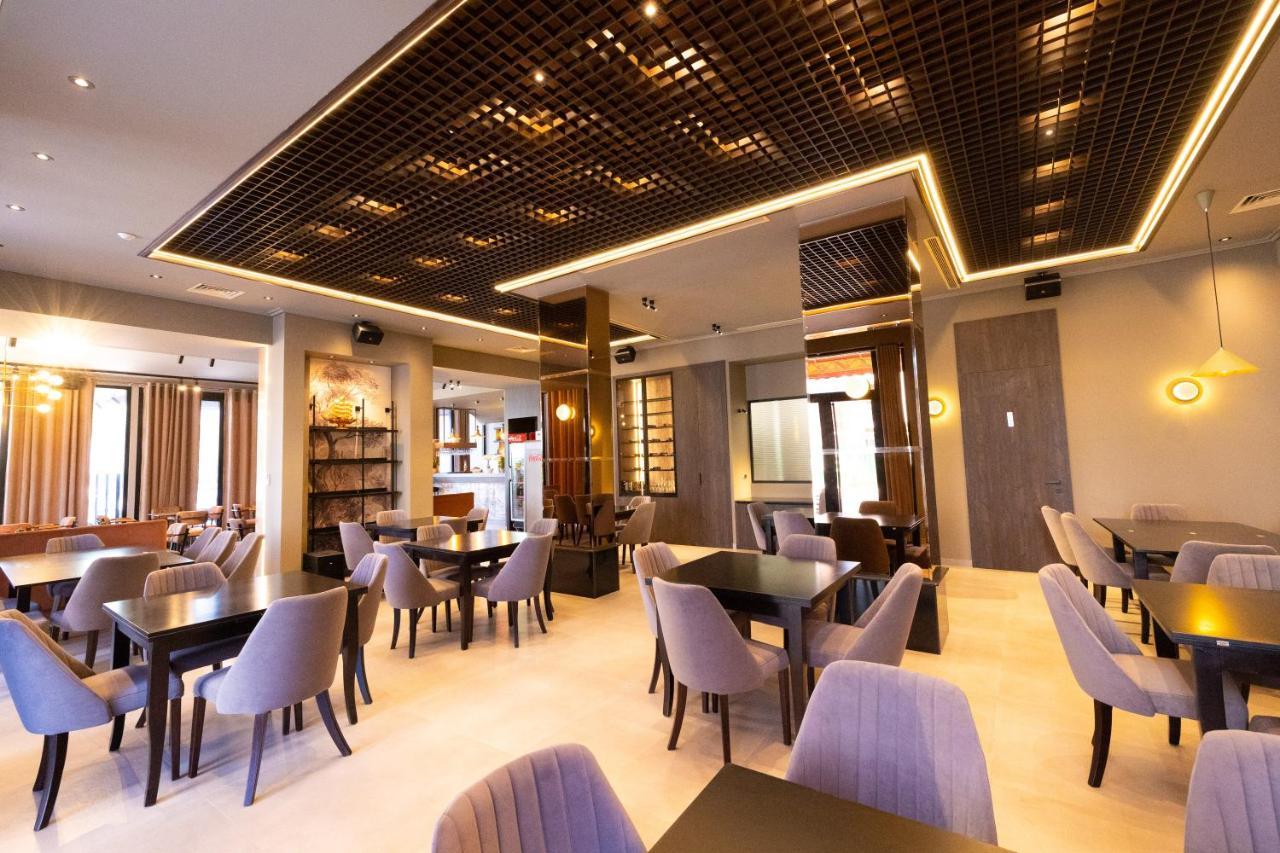Donantelo Hotel Vlore Vlorë Esterno foto