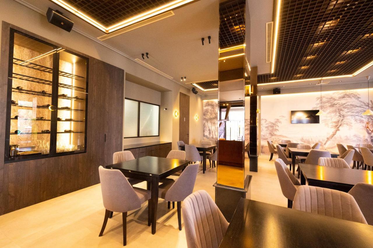 Donantelo Hotel Vlore Vlorë Esterno foto