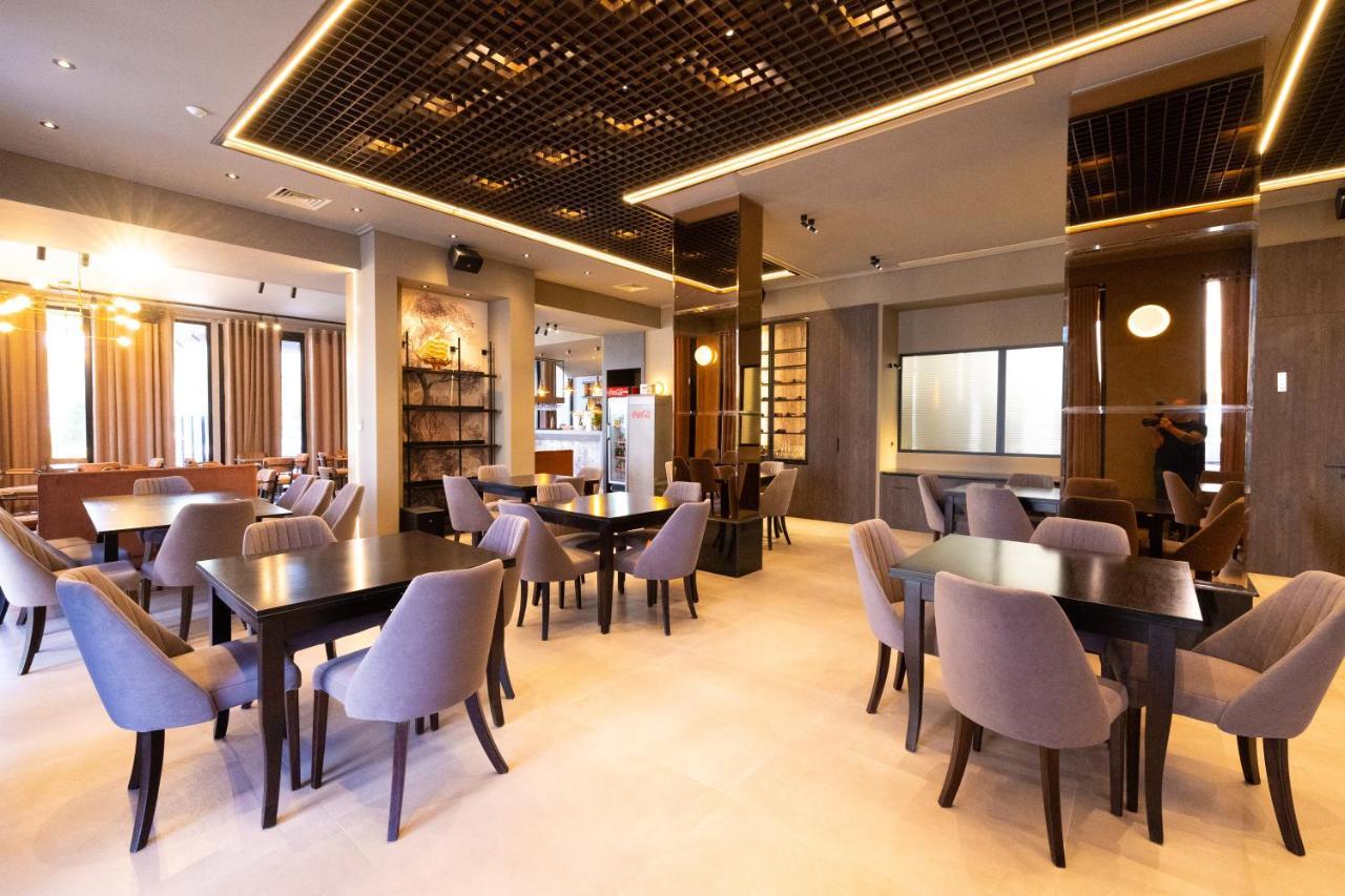 Donantelo Hotel Vlore Vlorë Esterno foto