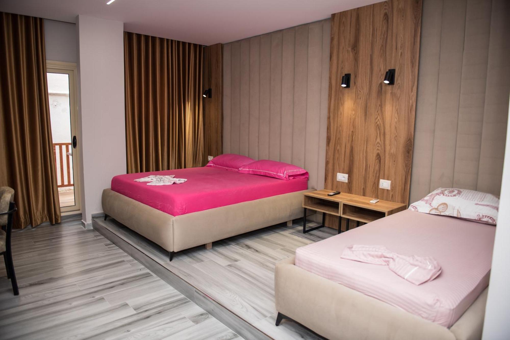 Donantelo Hotel Vlore Vlorë Esterno foto