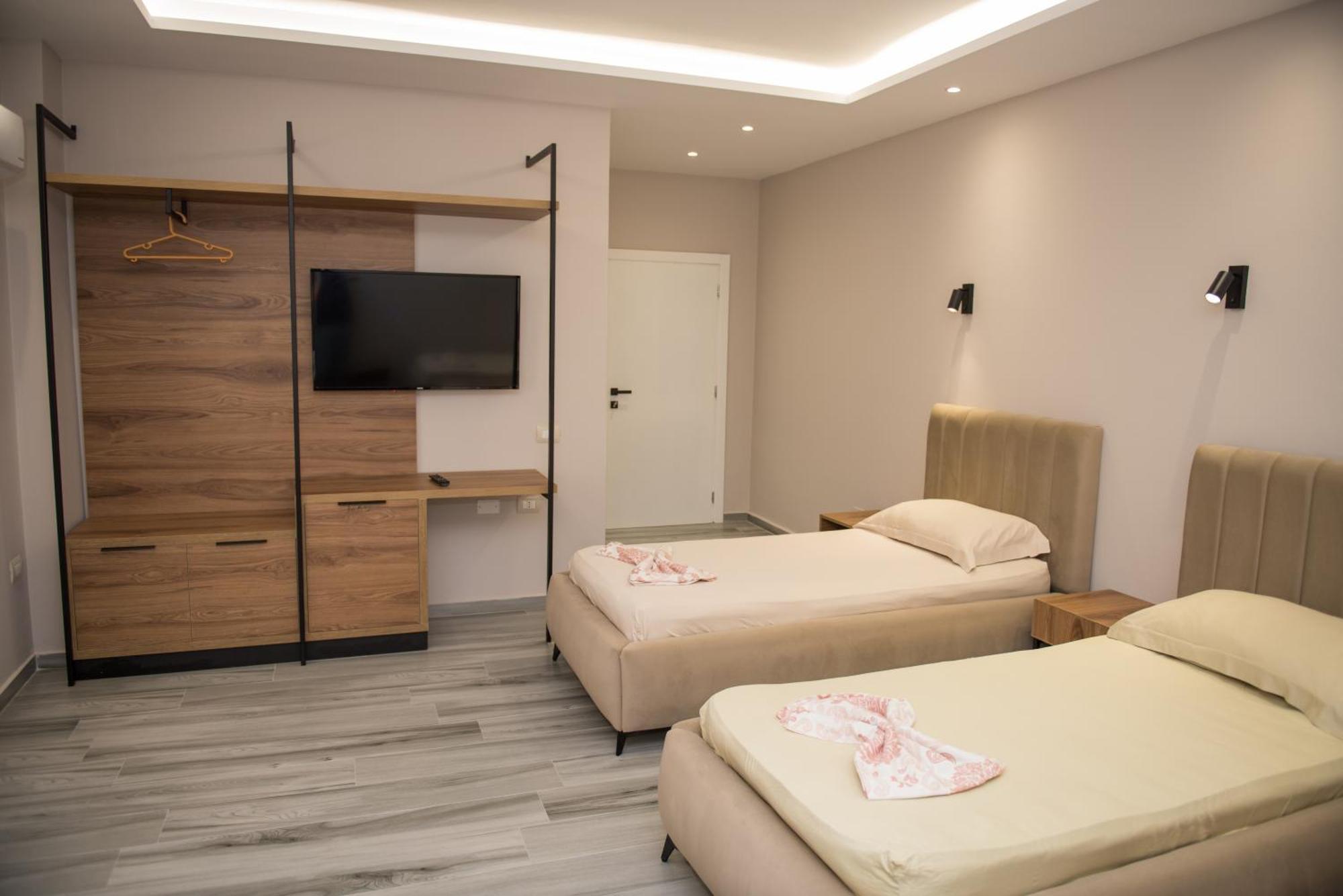Donantelo Hotel Vlore Vlorë Esterno foto