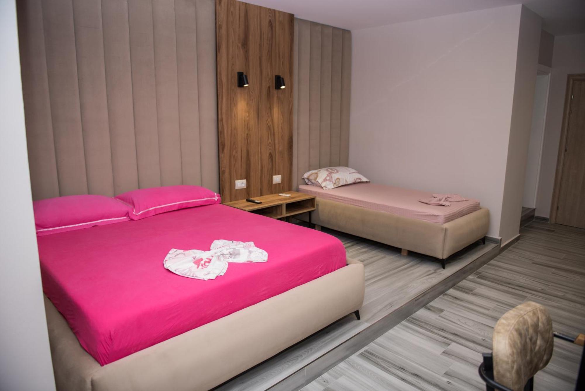 Donantelo Hotel Vlore Vlorë Esterno foto