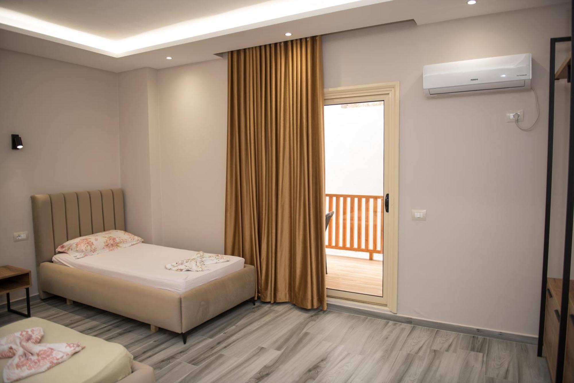 Donantelo Hotel Vlore Vlorë Esterno foto