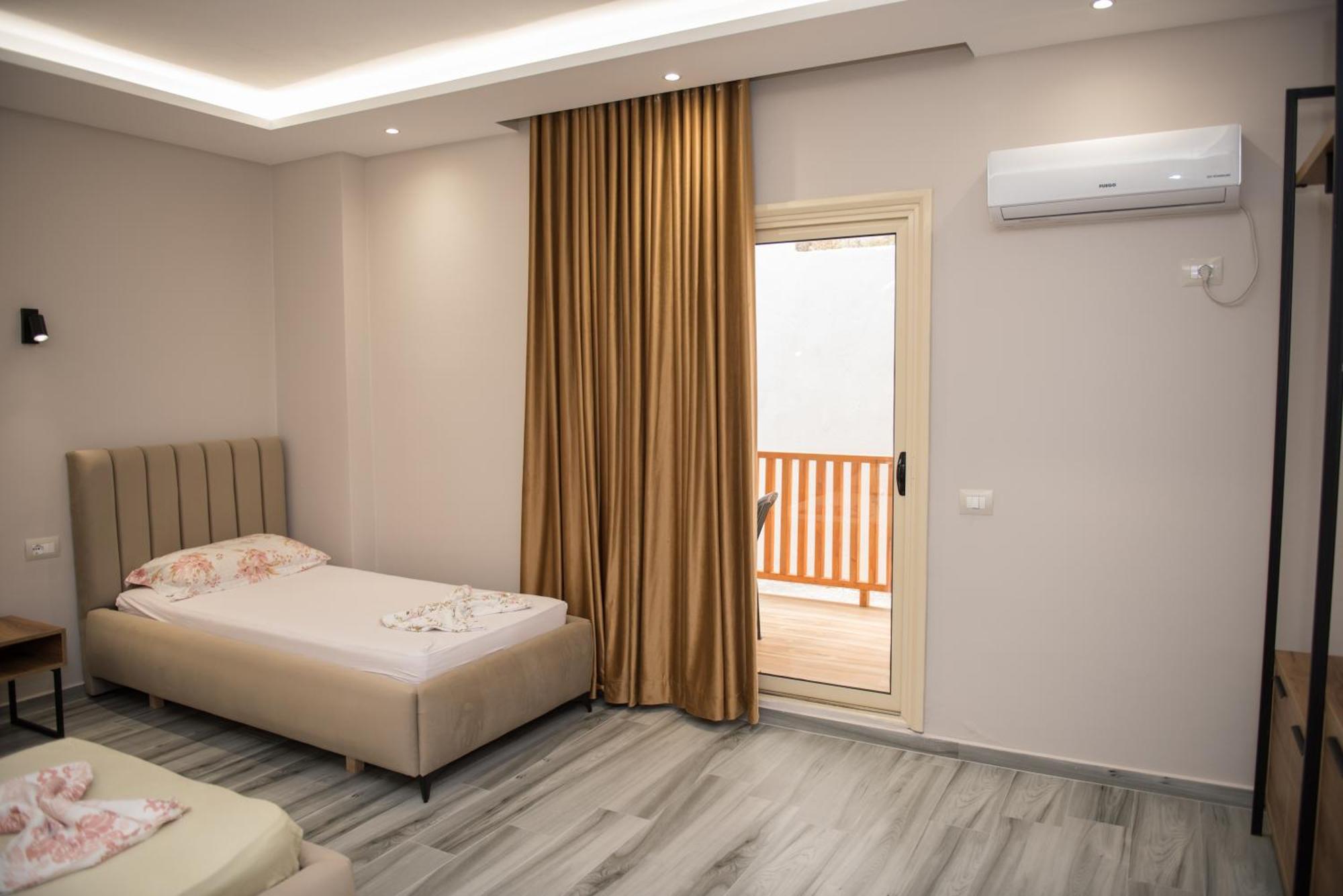 Donantelo Hotel Vlore Vlorë Esterno foto