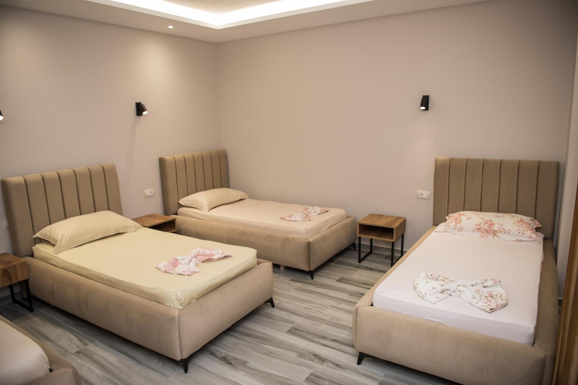 Donantelo Hotel Vlore Vlorë Esterno foto