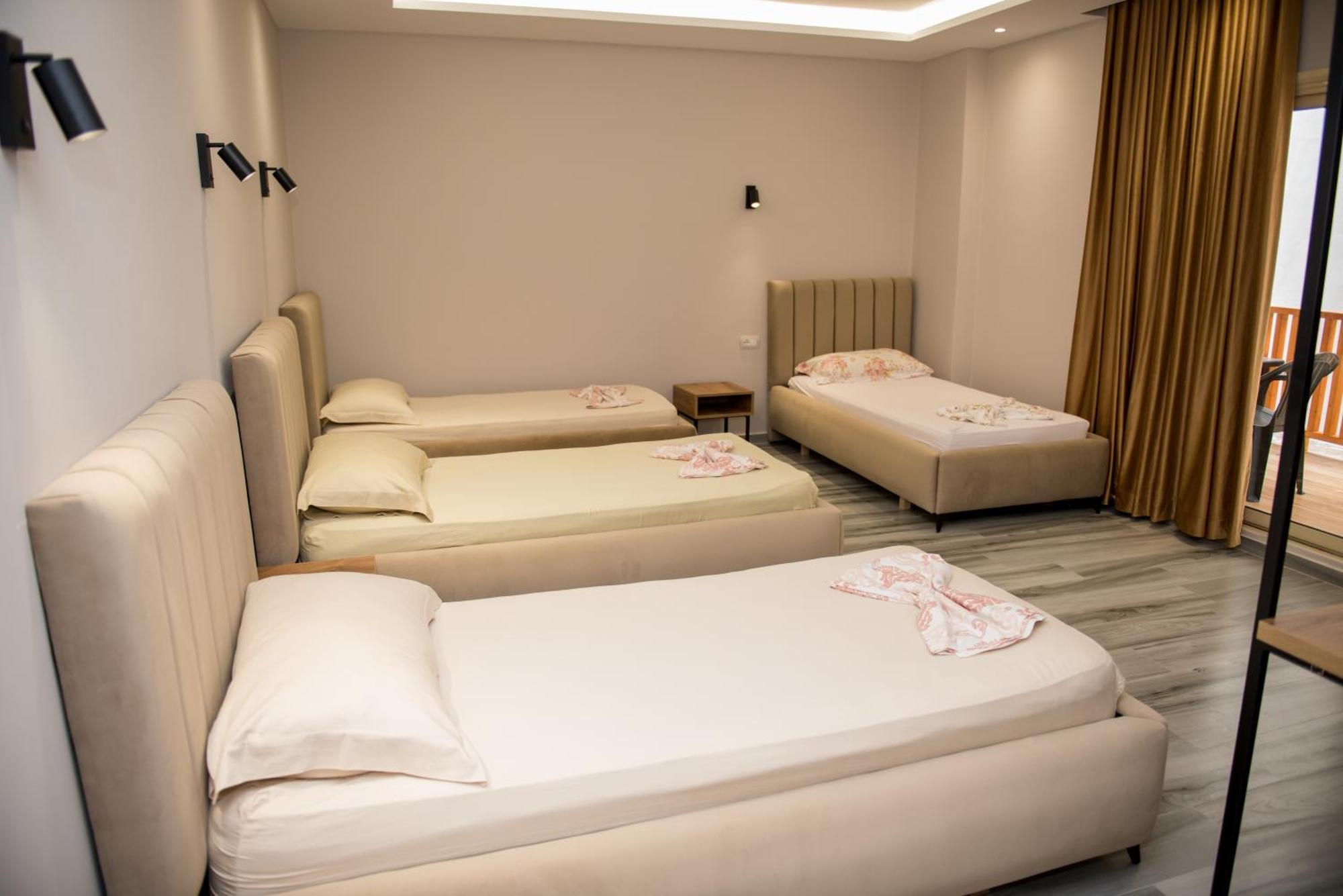 Donantelo Hotel Vlore Vlorë Esterno foto