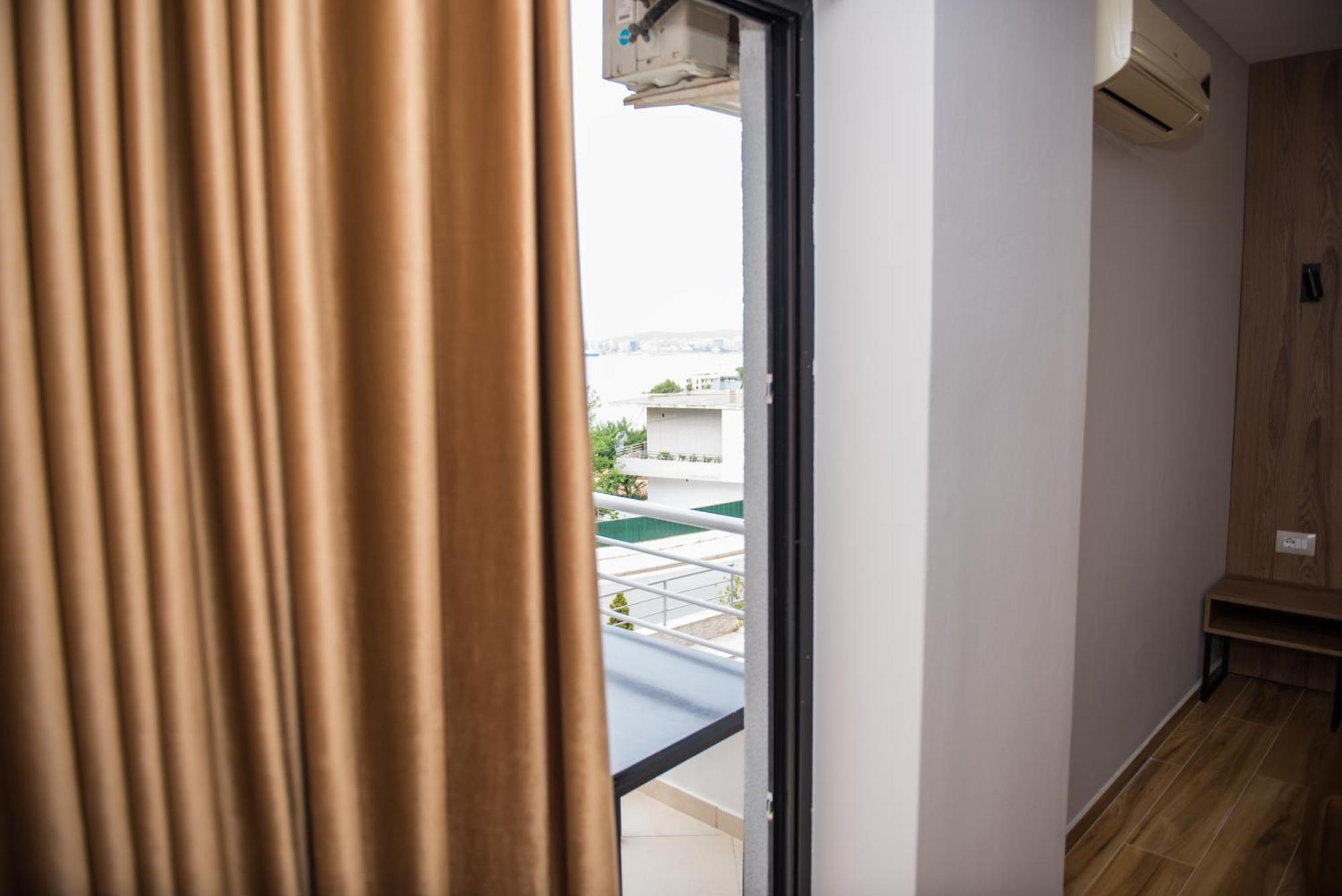 Donantelo Hotel Vlore Vlorë Esterno foto