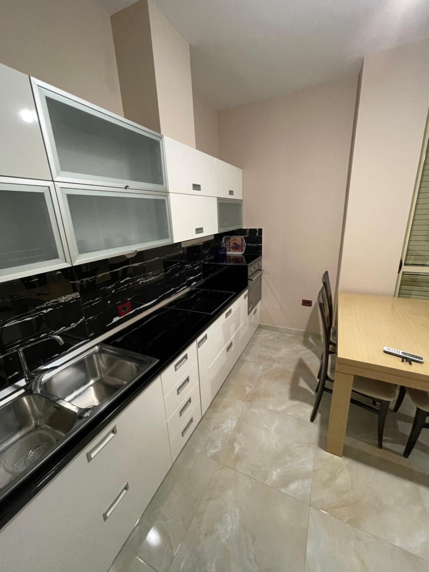 Donantelo Hotel Vlore Vlorë Esterno foto