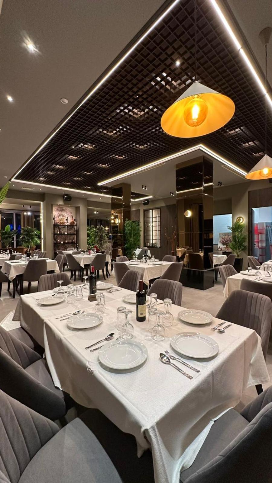 Donantelo Hotel Vlore Vlorë Esterno foto