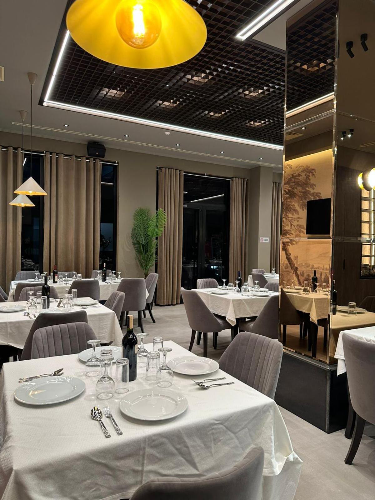 Donantelo Hotel Vlore Vlorë Esterno foto